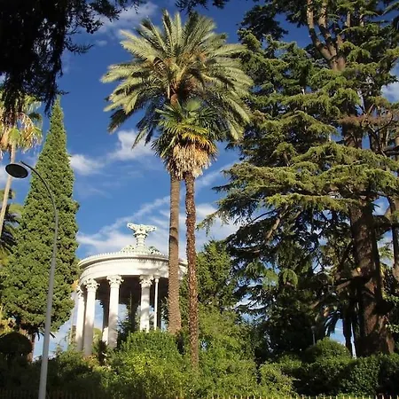 Relaxing 2p In Front Of A Lovely Garden Nizza